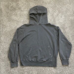 Old Navy Charcoal Grey Hoodie. Men’s Medium. Faded look. Very good condition.